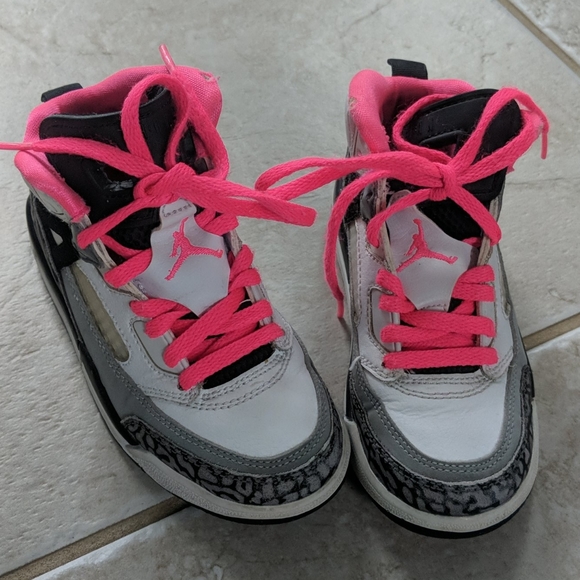 jordan shoes girl black and white